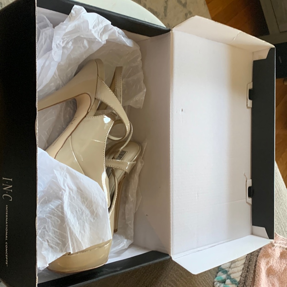 Women’s oatmeal international concepts heels size 5